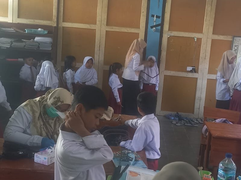 SCREENING KESEHATAN SD NEGERI 2 ALASMALANG