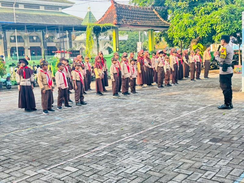 SOSIALISAS BABHINKAMTIBMAS ALASMALANG